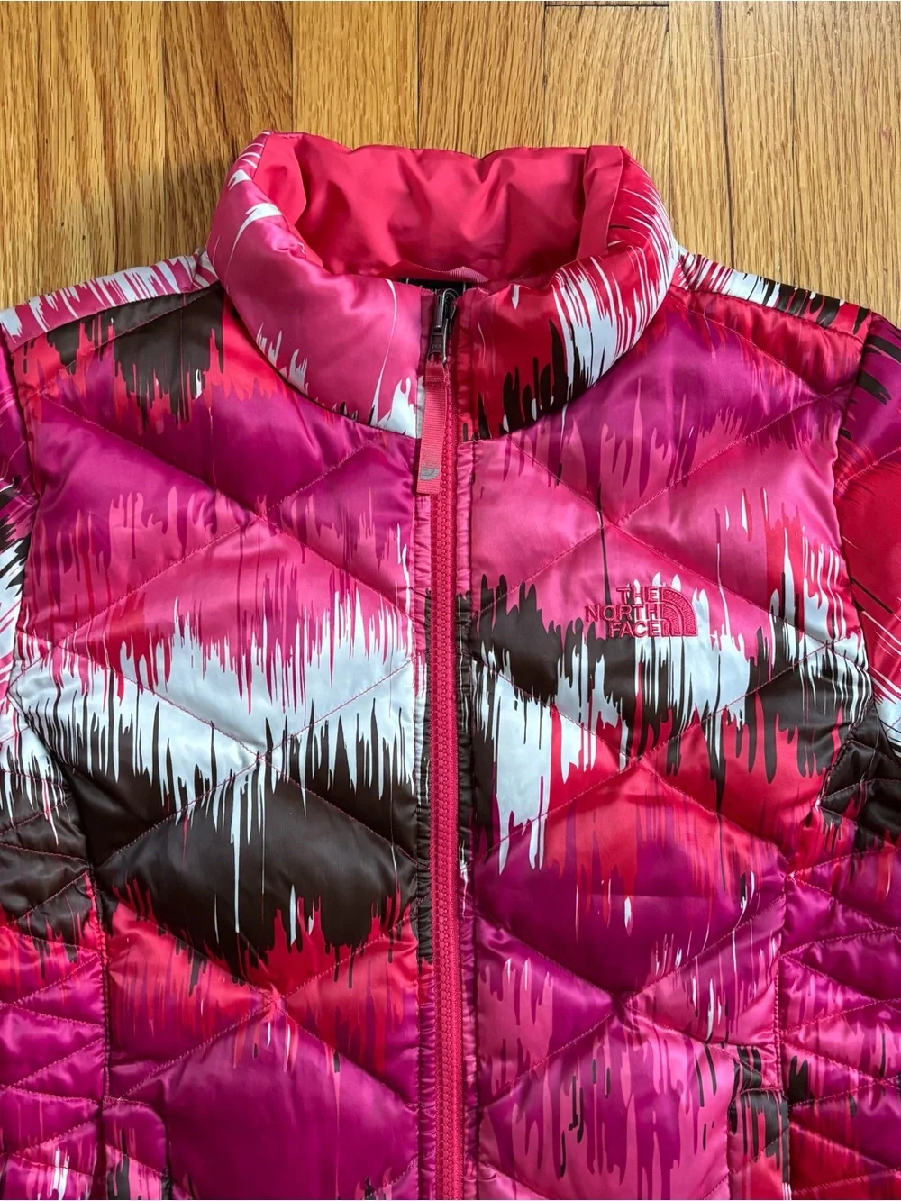 The North Face 550 Pink & White Patterned Kids Puffer Jacket L (14/16)